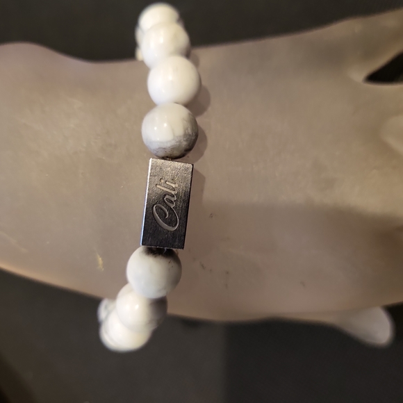 CaliBeadMan Cali Grey & White Bead Howlite Stretch Bracelet - Picture 6 of 7